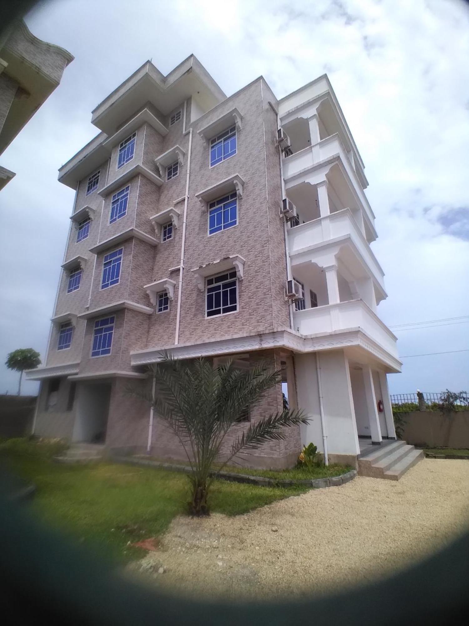 Hotel In Ras Нунгви Екстериор снимка